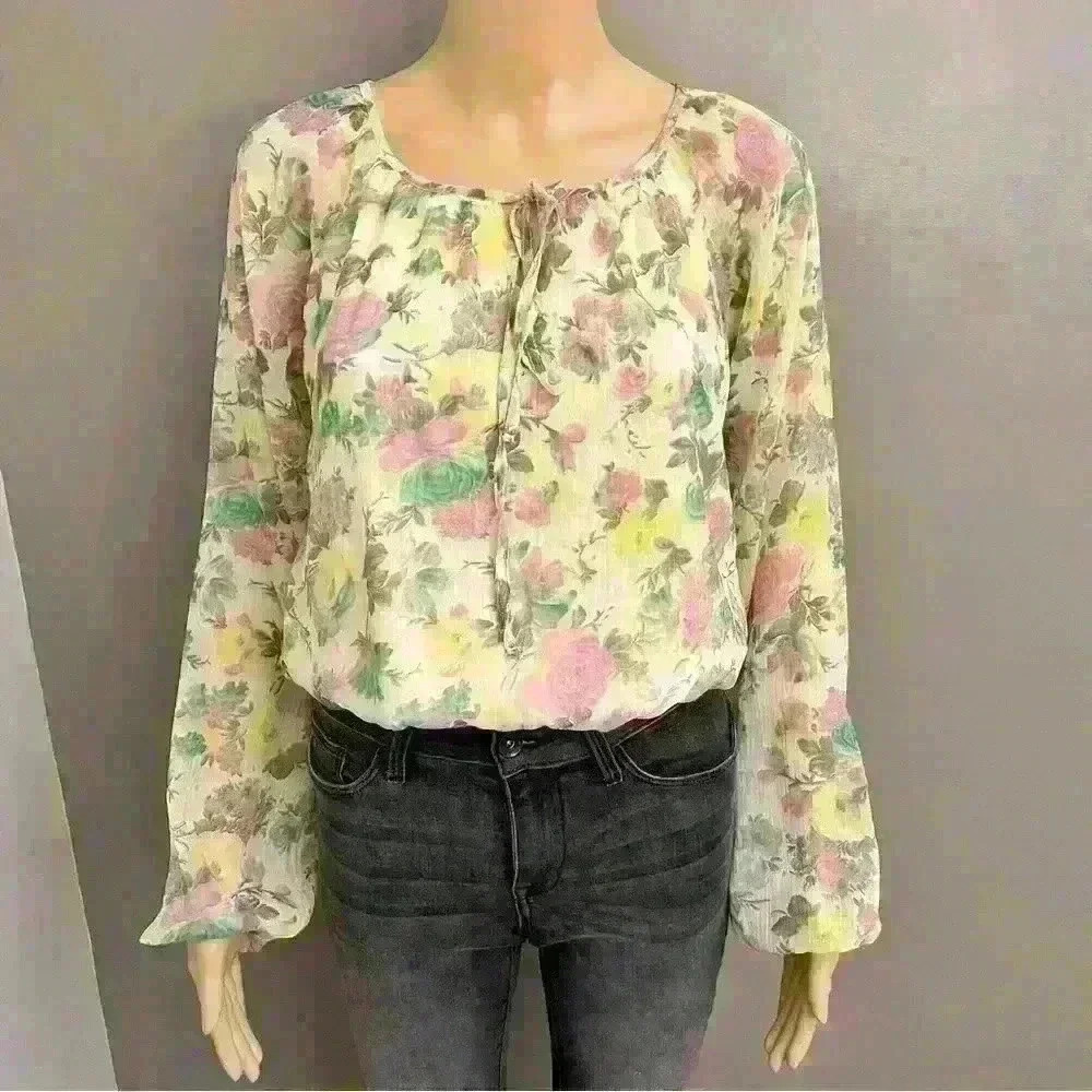 VERO MODA  Pastel yellow floral light weight long sleeves blouse.
